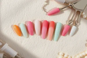 28 French Tip Nails